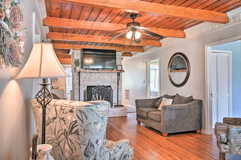 Murrells Inlet Upstairs Unit: 1 Block to Beach!