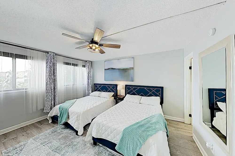 Updated Beach Condo W/ Pool - Steps To Sand! Condo