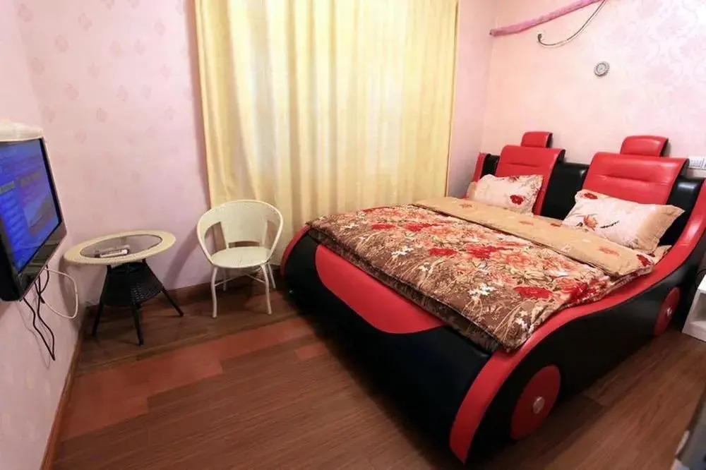 Yijianglou River View Inn (Fenghuang Old Town River View)