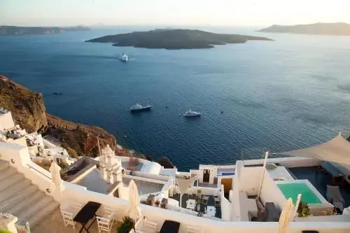 Cycladic Center Economy Rooms