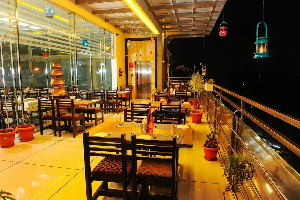 Capital O 3285 Hotel Radiant