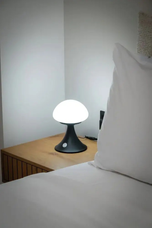 Stylish 2BR flat near hospital & metro