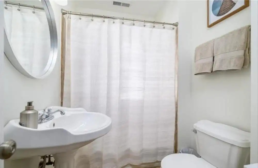 Black Rock Home - 4 bed - Jacuzzi Bath - Beach