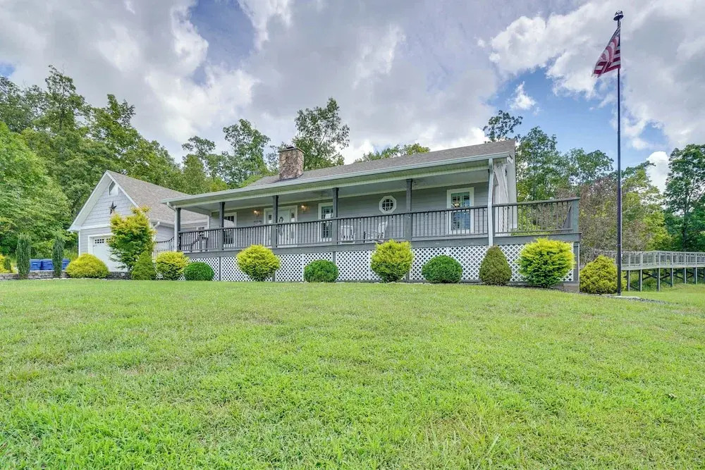 River-view Somerset Home: Large Deck, Fire Pit!