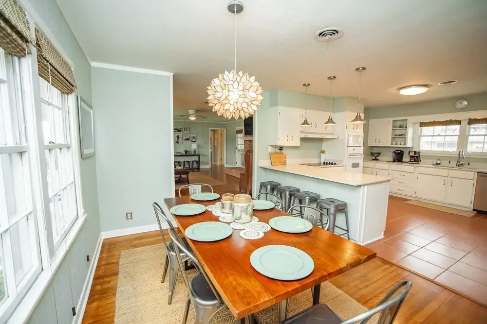 Oleander House - Pet Friendly! Private Pool!