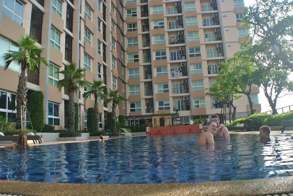 Diamond Sukhumvit by FIB