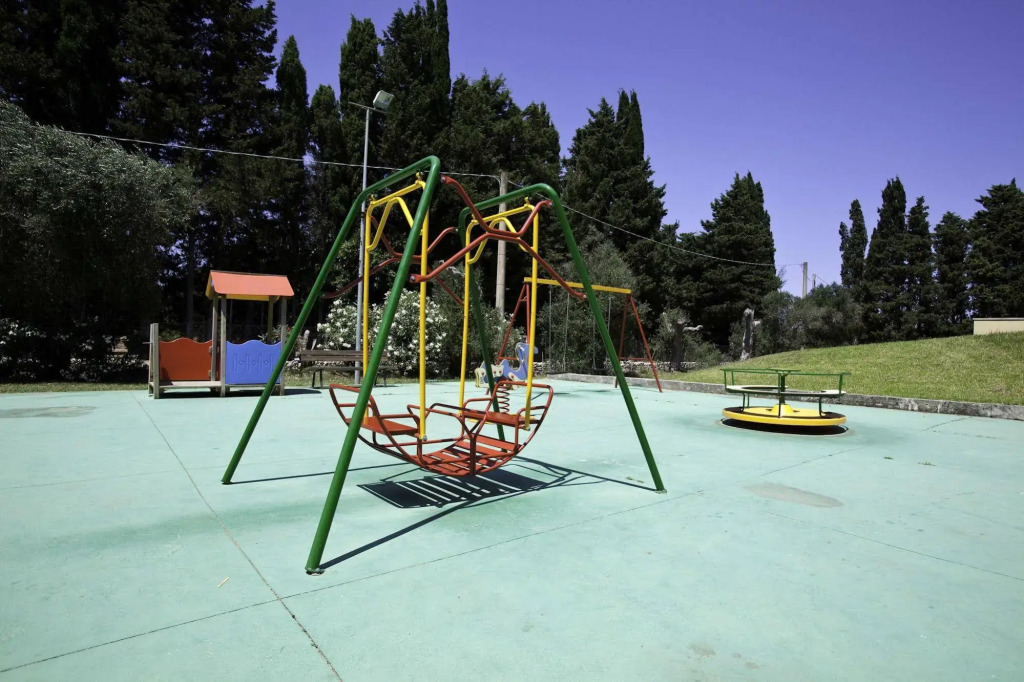 Color Dolmen Family Village