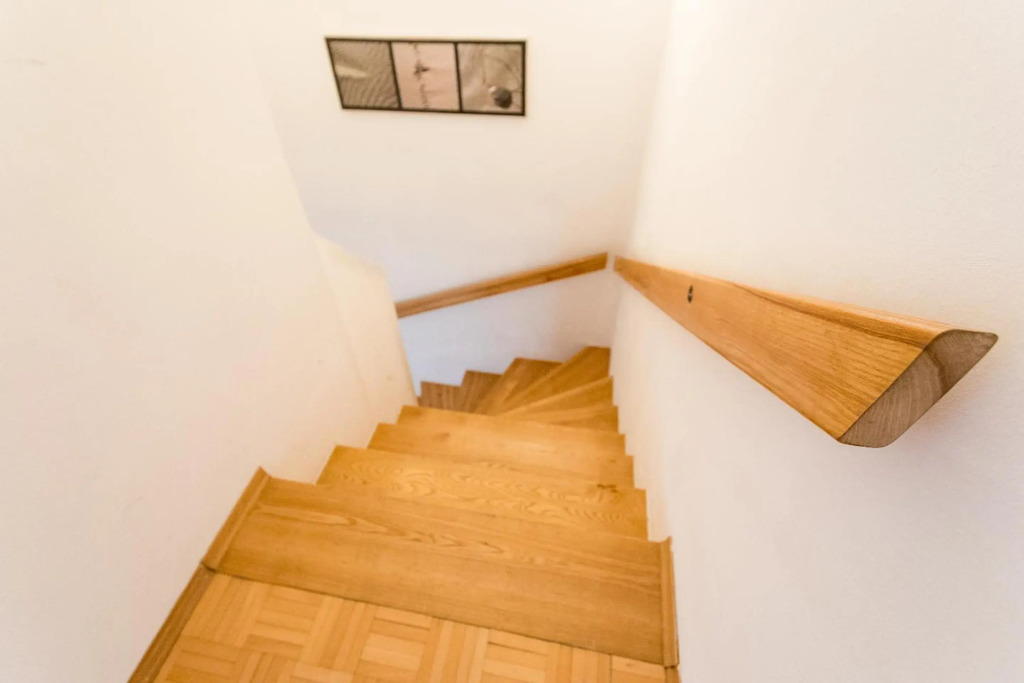 Lovely Two Level Apartment For Families