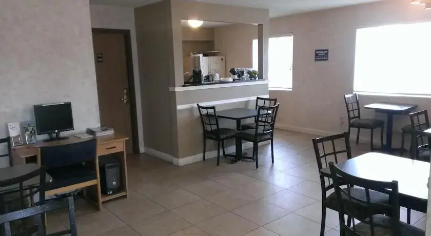 Travelodge by Wyndham Rapid City - Black Hills