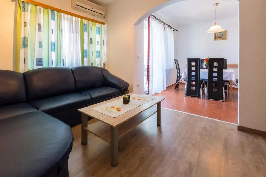Apartments in Jadranovo 39053