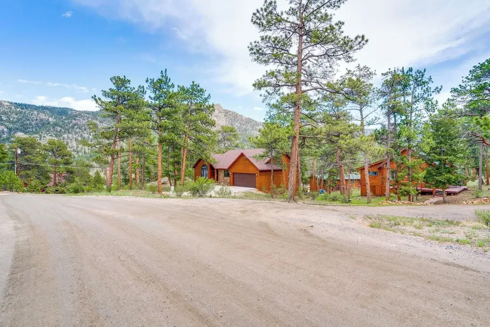 Picturesque Log Cabin in Estes Park: 9 Mi. to Rmnp