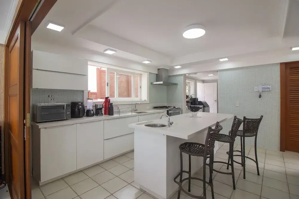 Mansão Pé na Areia Ferradura com 4Suítes