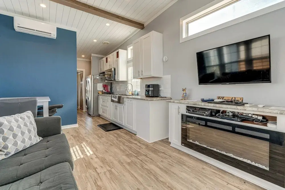 Austin Tiny Home: Fireplace, Shared Pool & Hot Tub