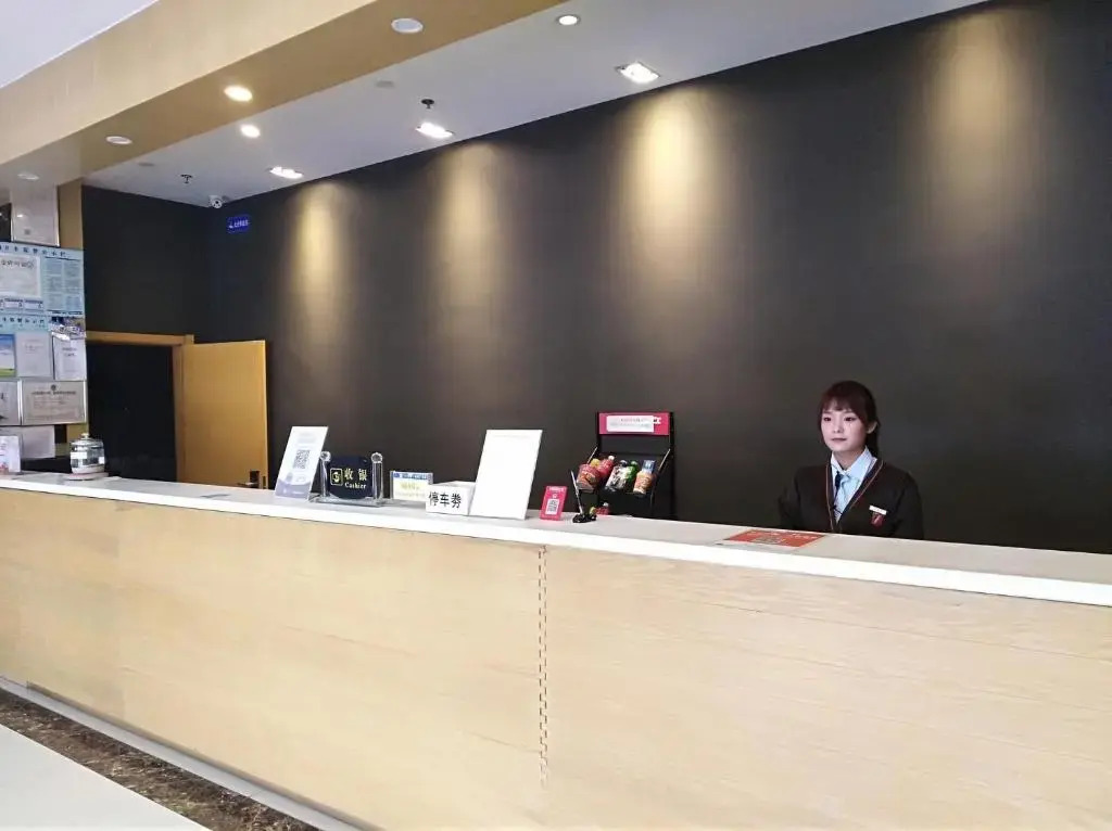 7Days Premium Linyi Hedong Caiyuan Square