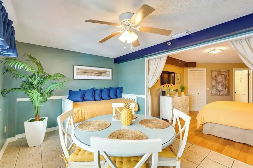 Charming Panama City Studio w/ Community Pool!