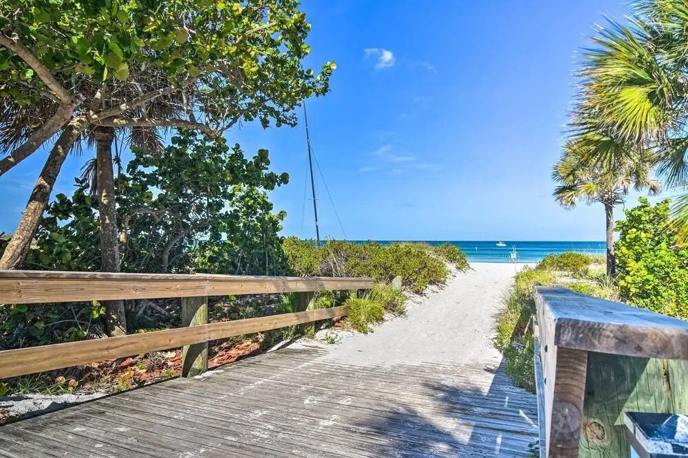 Apartment w/ Easy Access to Indian Rocks Beach!