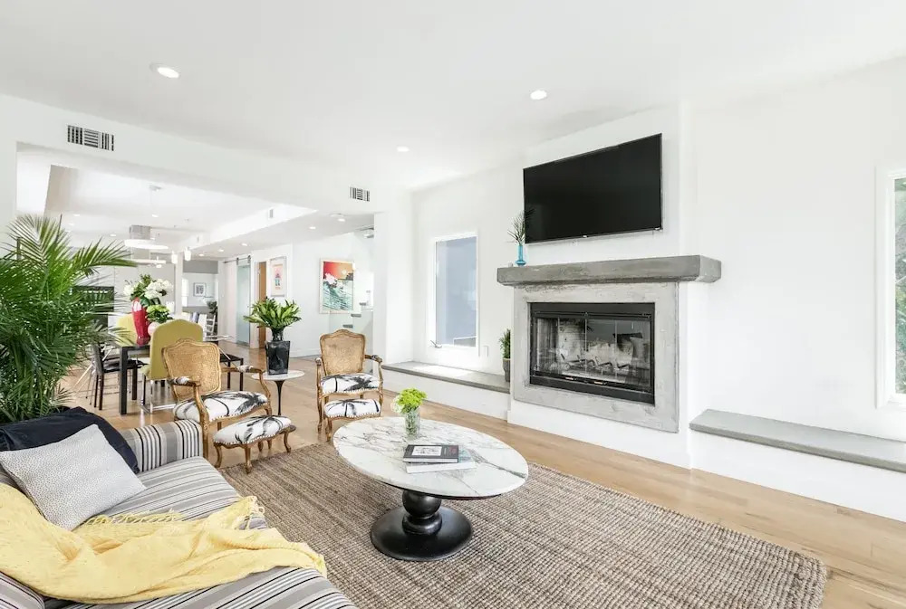 New Listing! Venice Canal-front W/ Pool, Near Beach 5 Bedroom Home