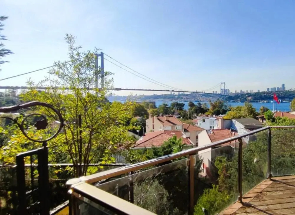 Luxury Pavilion with Bosphorus View in Beylerbeyi