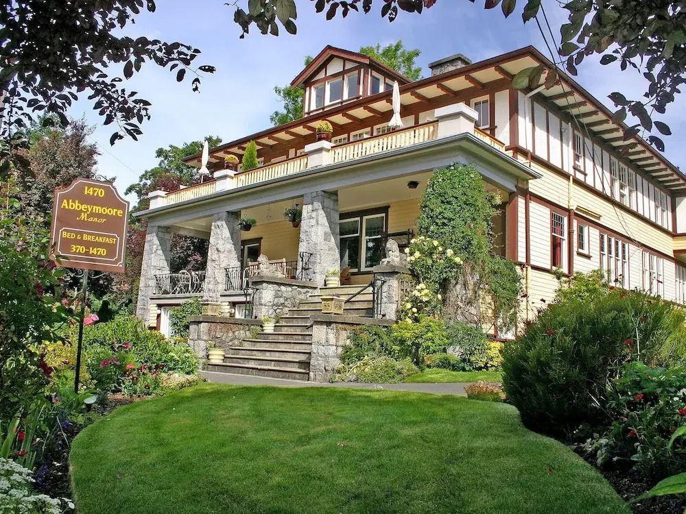 Abbeymoore Manor Bed & Breakfast Inn