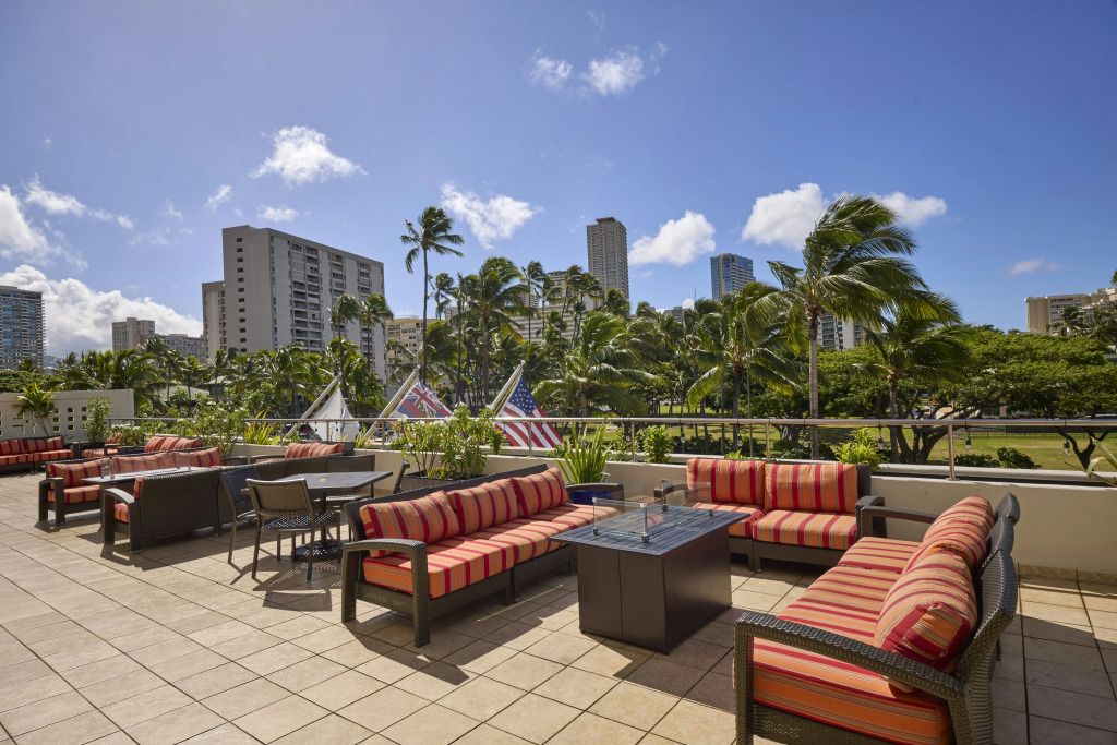 DoubleTree by Hilton Alana - Waikiki Beach