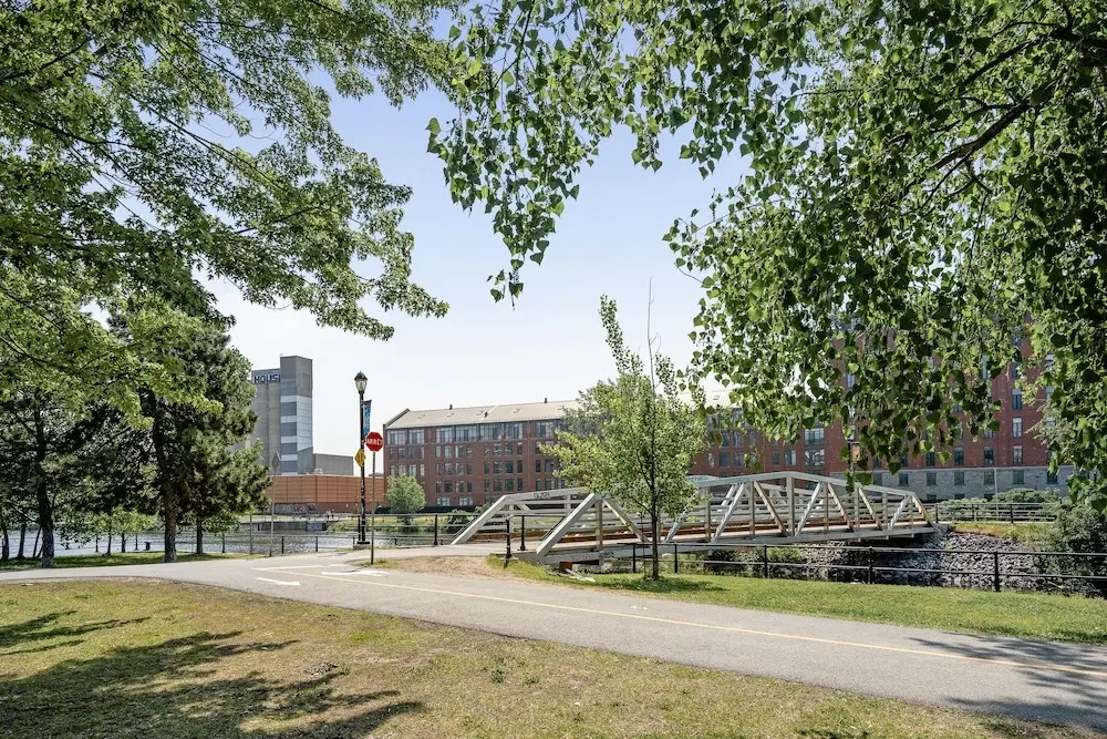 Beautiful Griffintown Suites by Sonder