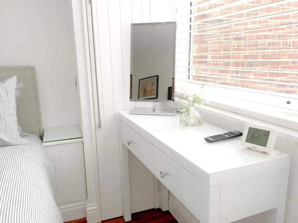 Superb 3-Bed 2-Bath with Wifi: Trendy Fitzrovia W1