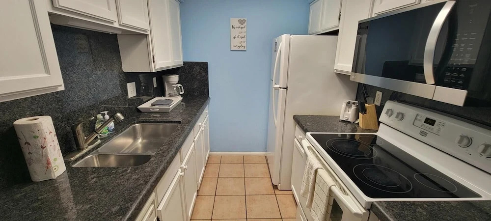 Private Townhome w/ private pool 1 block to beach 3 Bedroom Home by RedAwning
