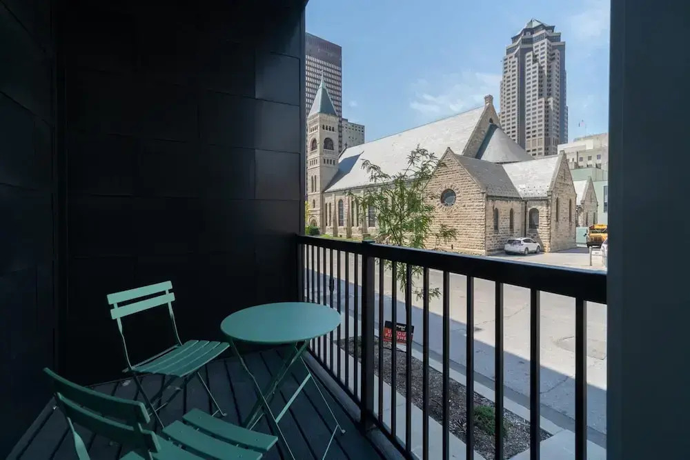 Des Moines Executive 1BD 1BA Downtown Apartment