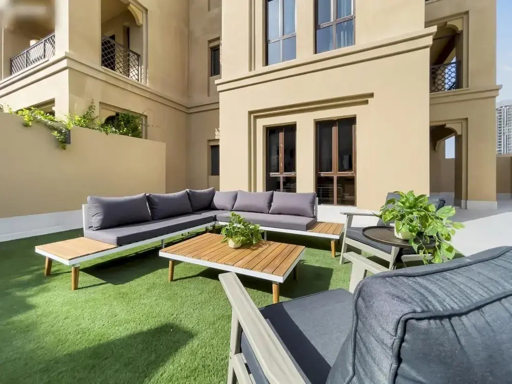 1-br Dazingly lit Downtown