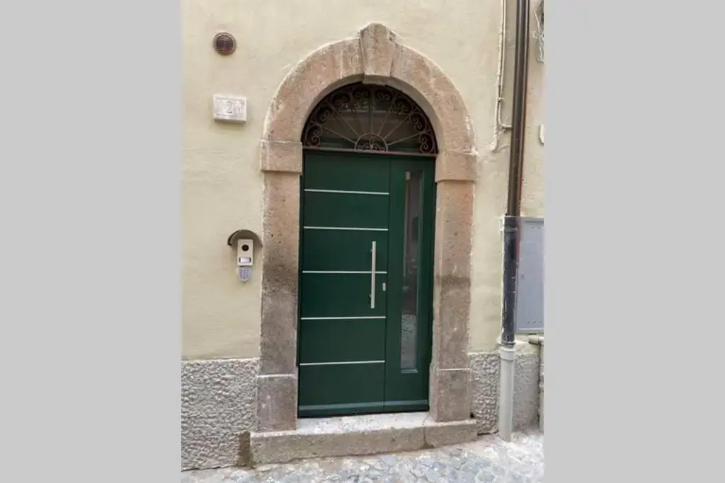 DOMUS TUSCIA APARTMENTS Via Estrema 2