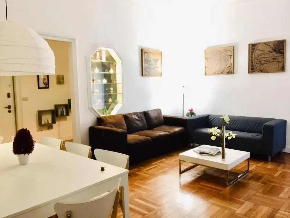 Exclusive 4 Bedrooms Apartment in Milan Center