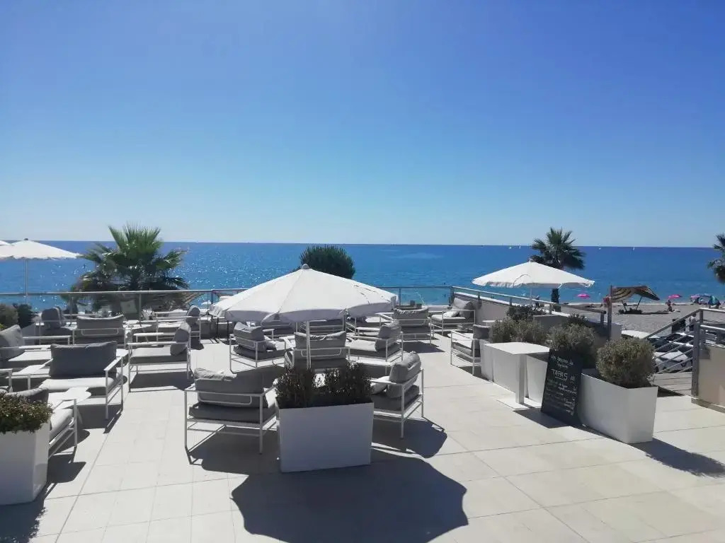 Côte d'Azur joli studio 50m plage, climatisation , parking.