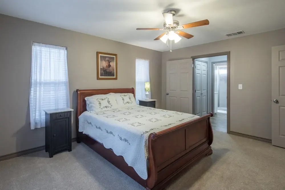 Duke's Horseshoe House 3 Bedrooms 2.5 Bathrooms Home