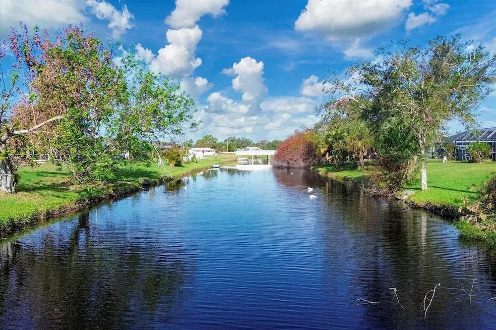 Rotunda West Canal - P820941