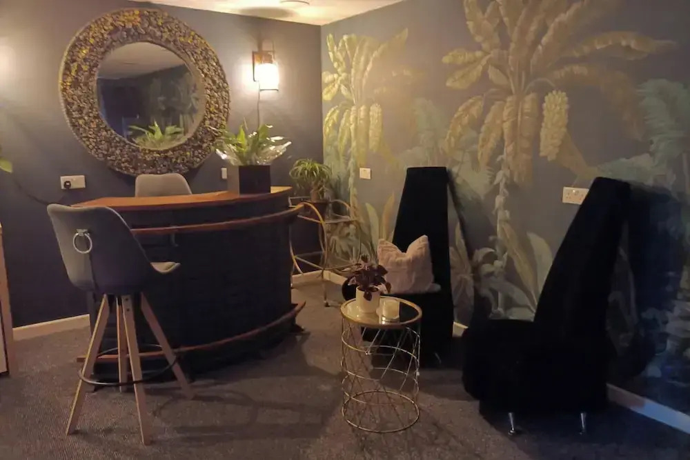 Romantic Chalet- Hot Tub- Games Room-stream-views