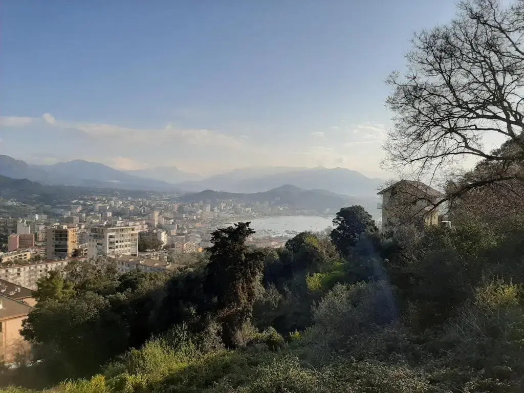 VILLA BELVEDERE D'AJACCIO, VILLA ENTIERE VUE MER POUR 2 à 10 VOYAGEURS