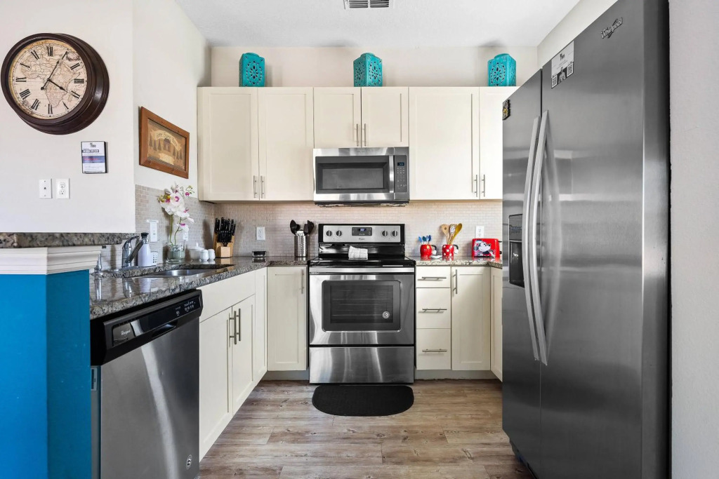 4BR Community pool across the street WL8989