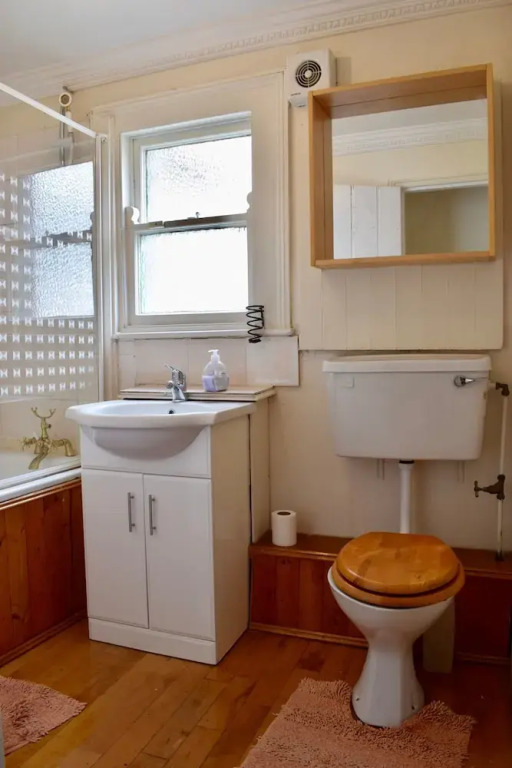 4 Bedroom Dublin Home Overlooking Canal