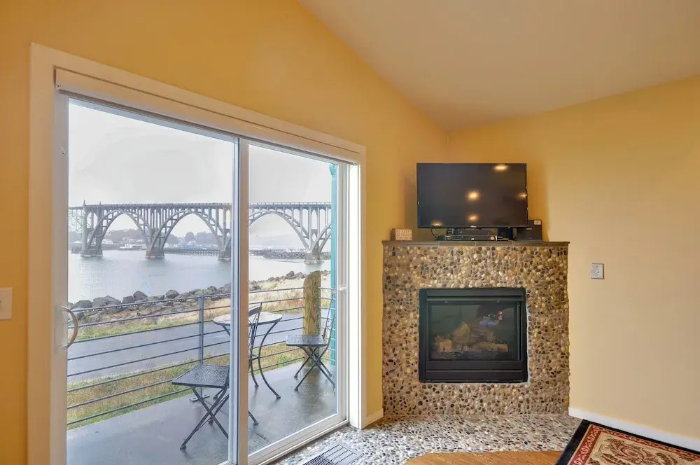 Waterfront Oregon Abode w/ Balcony & Ocean Views!