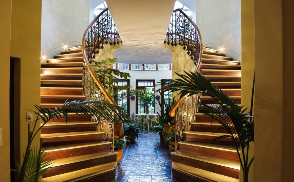 Ibis House