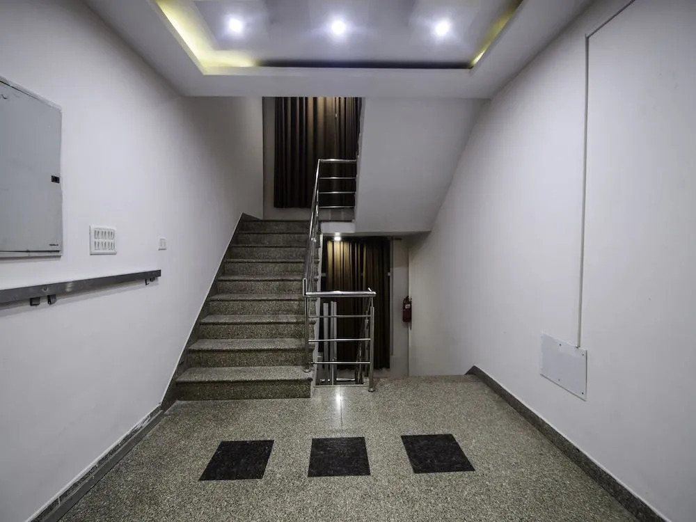 OYO 24041 SilverKey Corp Residency
