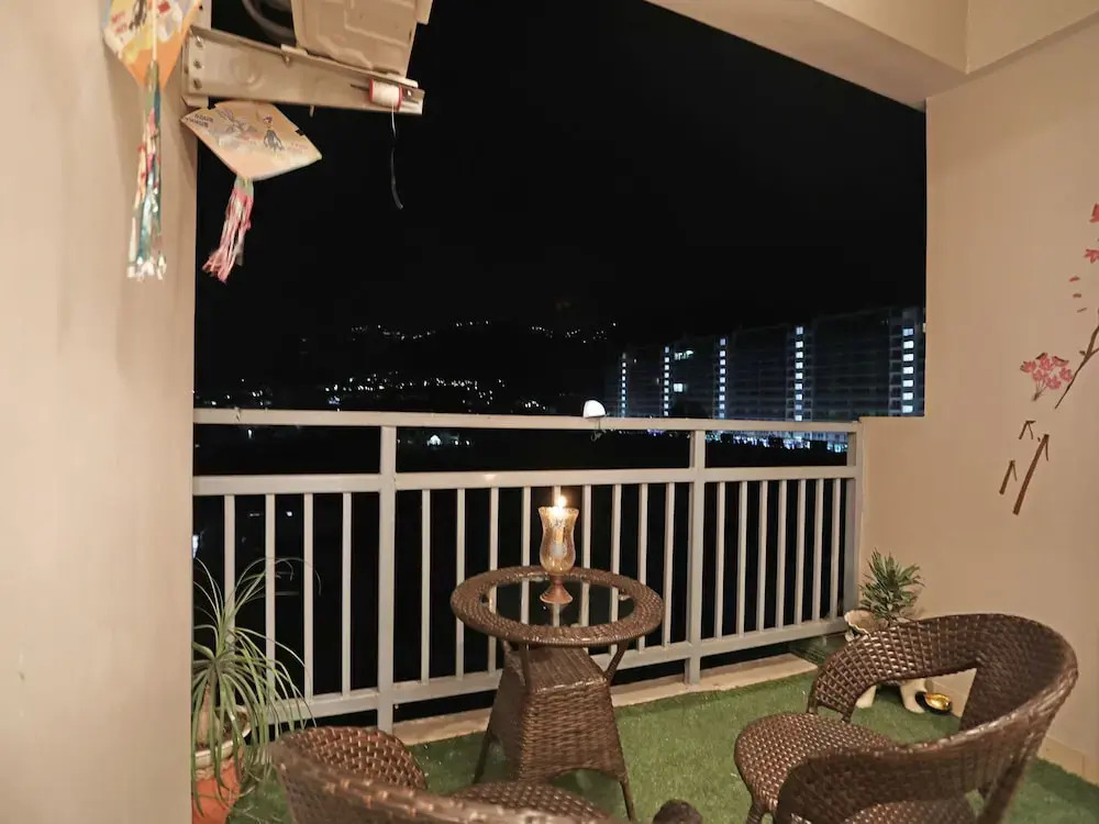 OYO 13172 Home Exotic 1BHK Pacific Golf Estate