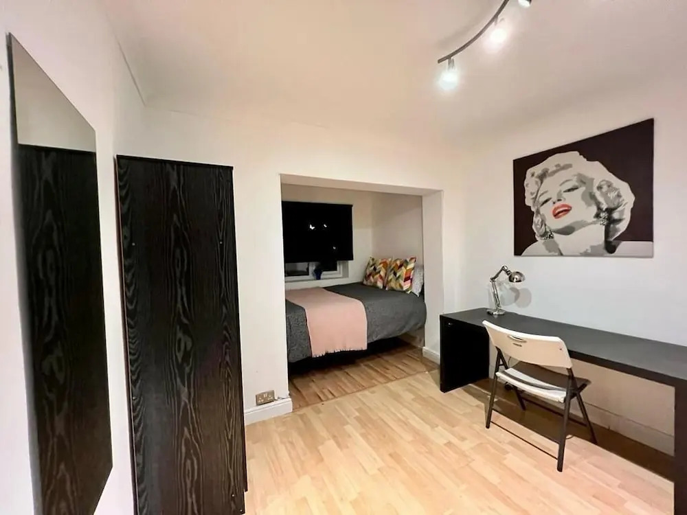 Gorgeous Cosy Home 2 Miles From Heathrow Airport