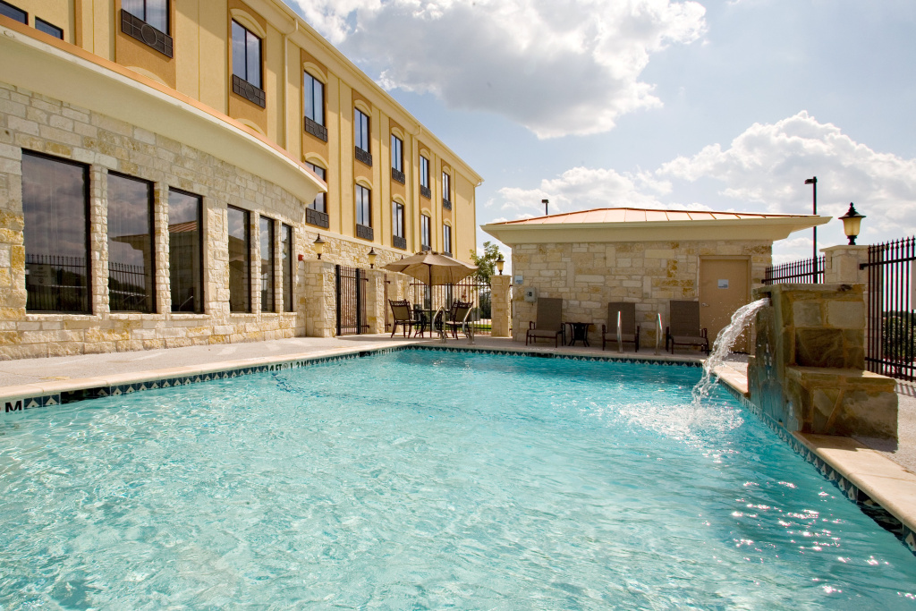 Holiday Inn Express and Suites Beeville by IHG