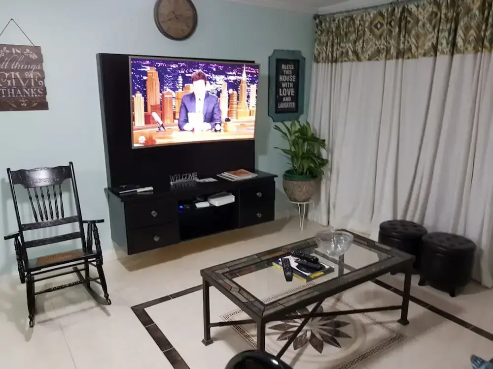New Kingston Apt at Kensington Court