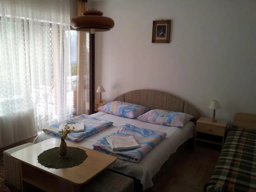 Agi Panzio Obuda