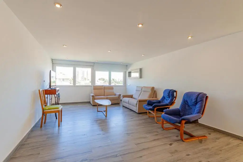Amplio y acogedor apartamento renovado con piscina AL124