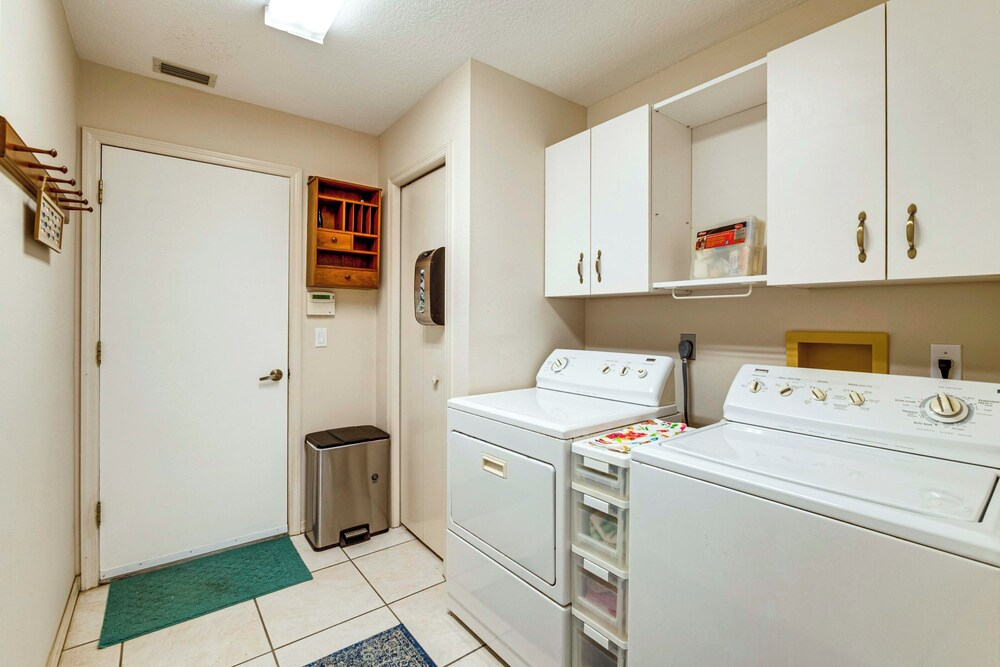 Suntan, Splash & Score: Family Home in Hernando