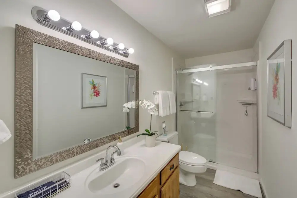 Pool, Hot Tub & Lake Access: Lake Hamilton Condo!