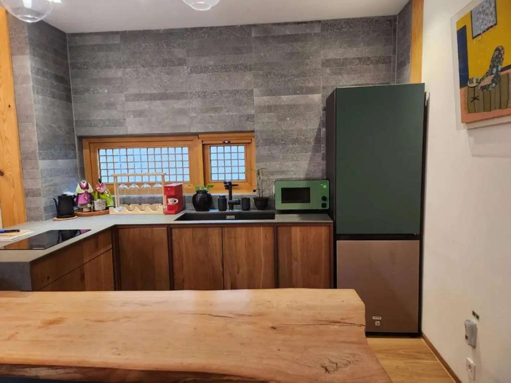 IRIRU Boutique Guesthouse - Hanok Korean traditional house